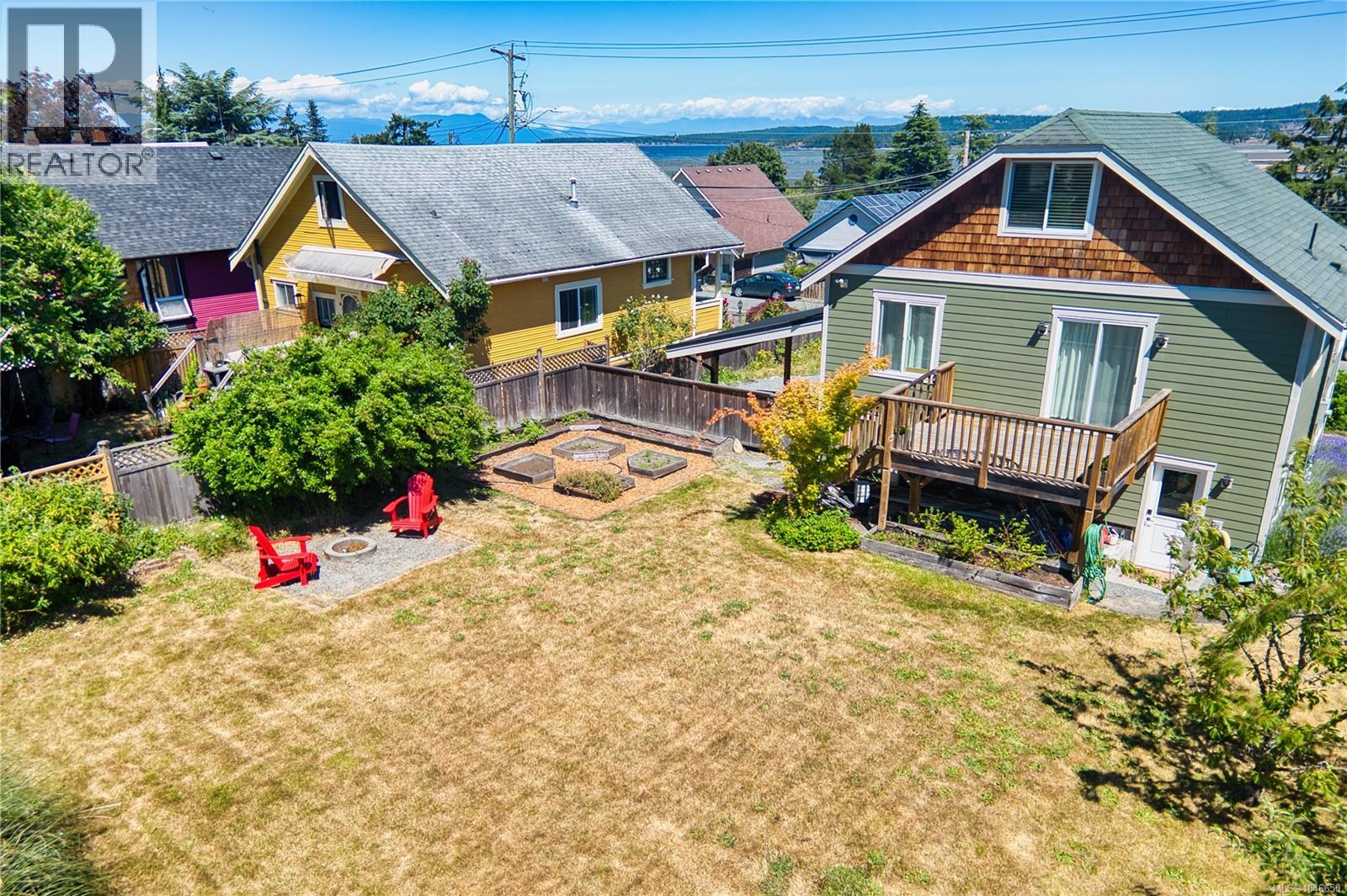 726 Haliburton St - 52