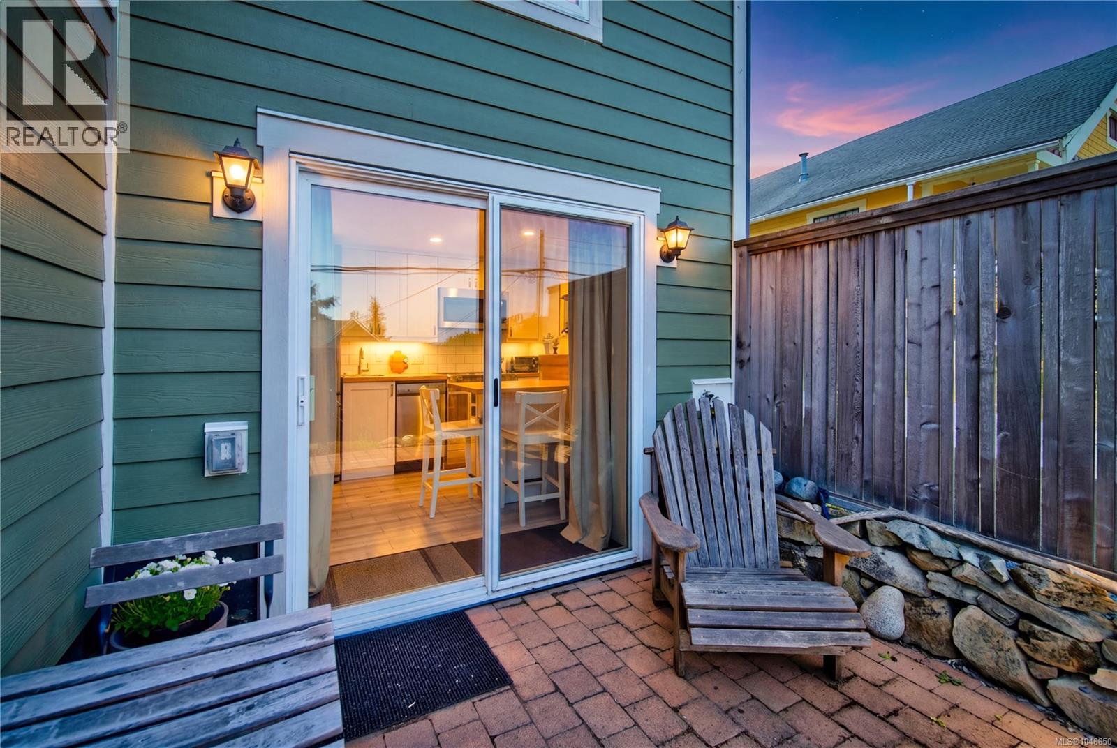 726 Haliburton St - Image 28