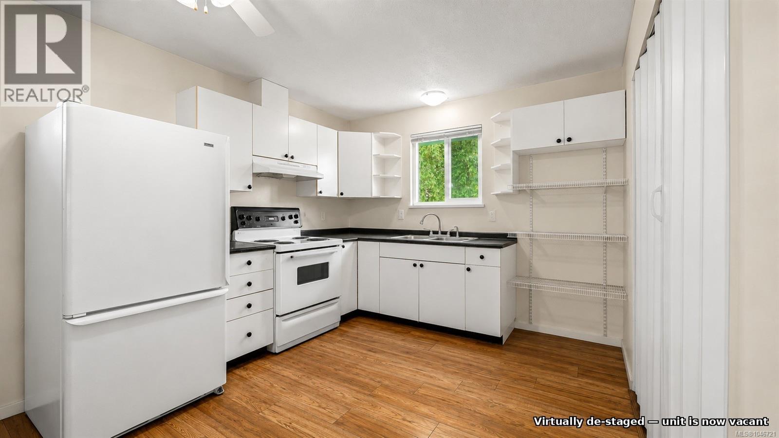 #18 1535 Dingwall Rd - 2