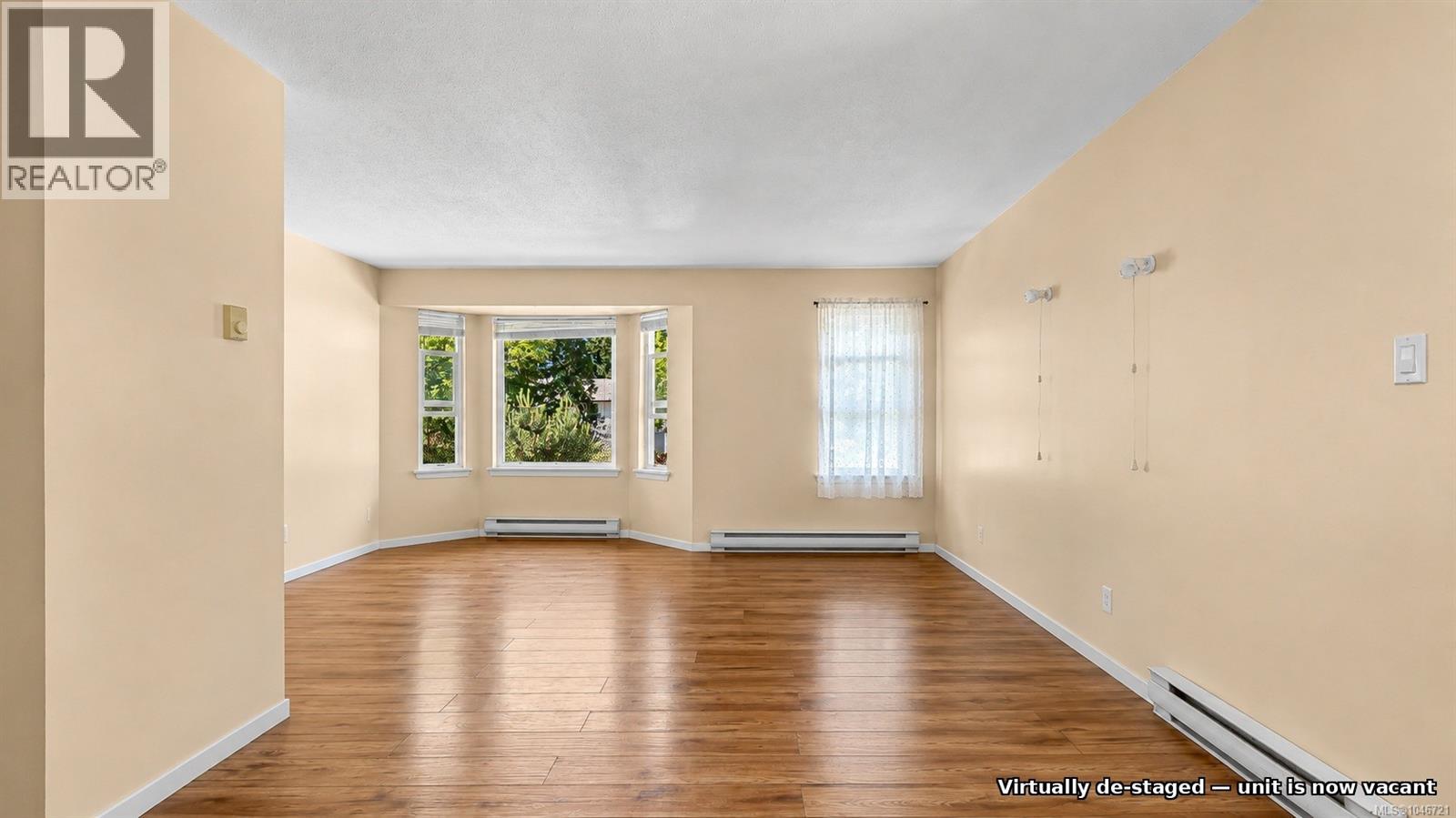 #18 1535 Dingwall Rd - 4