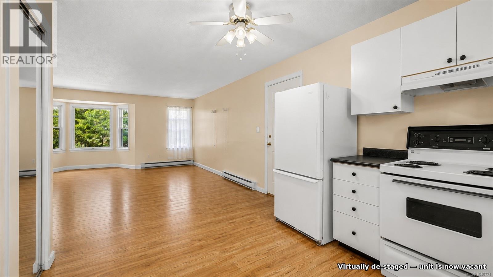 #18 1535 Dingwall Rd - 3