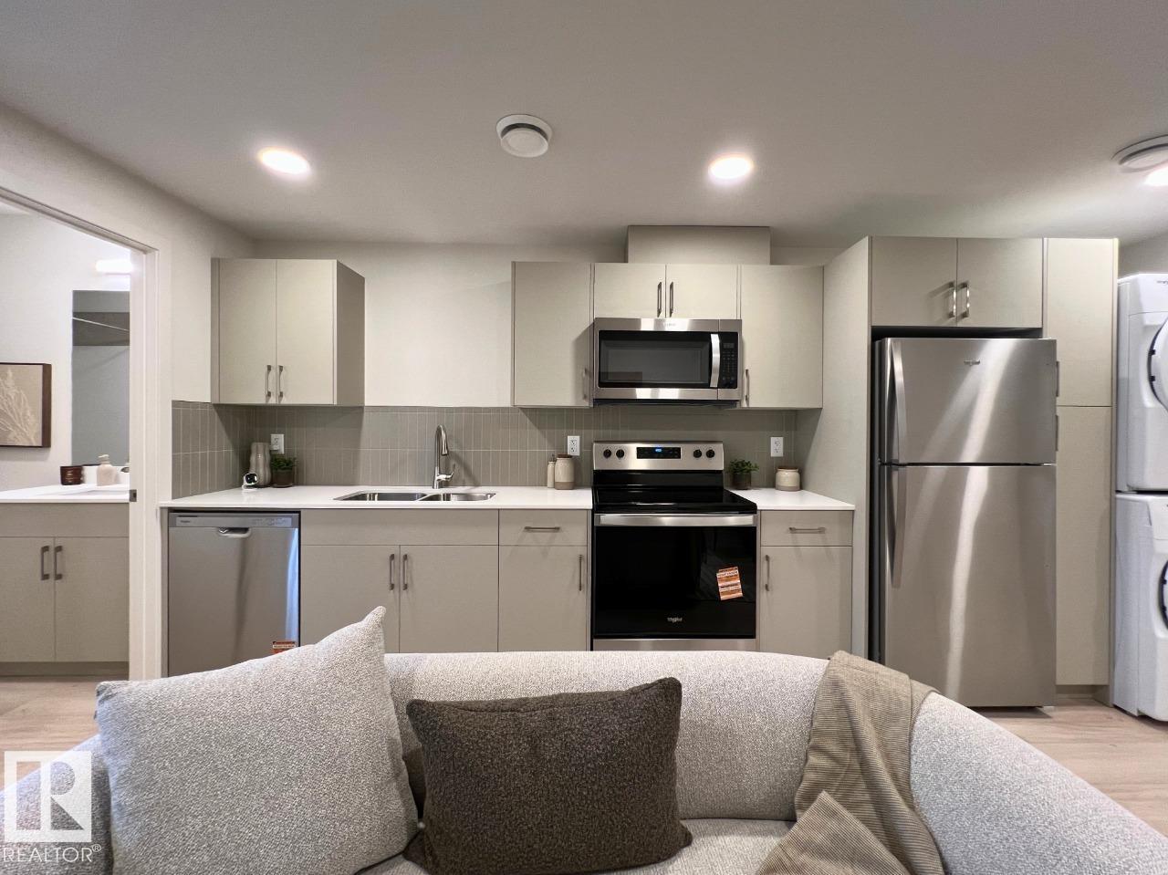 304 32 ST SW - 24
