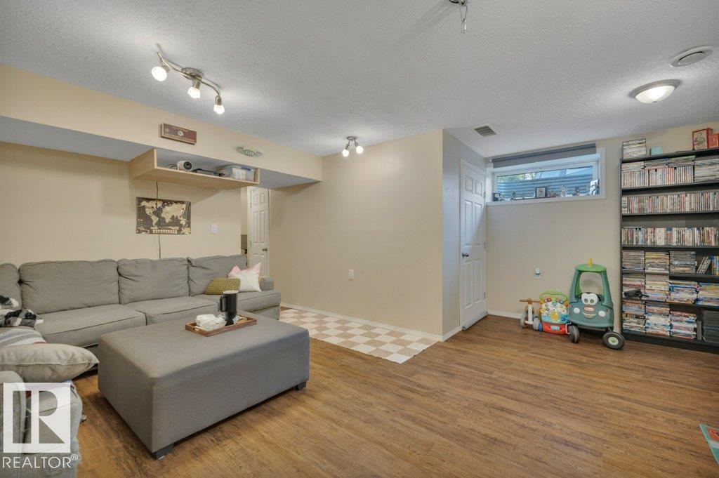 34 2004 GRANTHAM Court NW - Photo 32