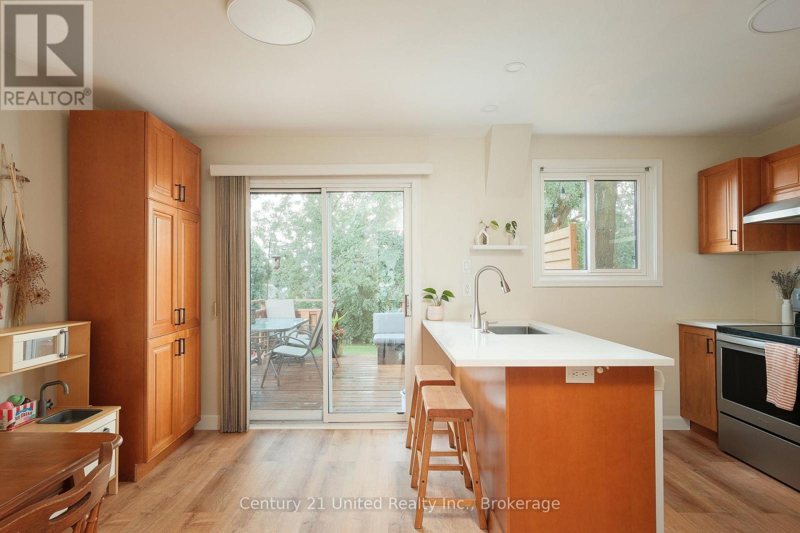922 WEBBER AVENUE - Image 6