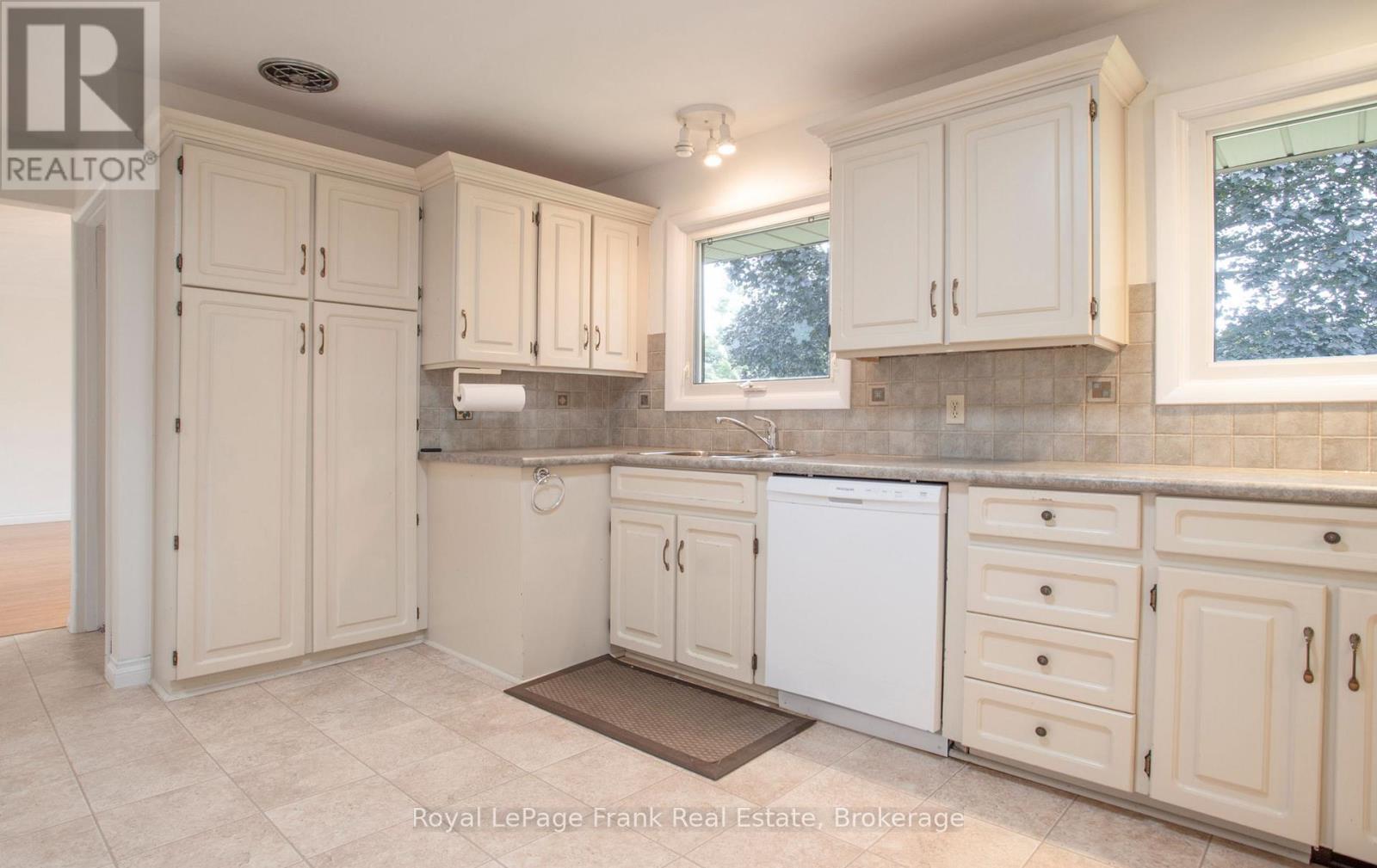 407 GLENCASTLE AVENUE - 9