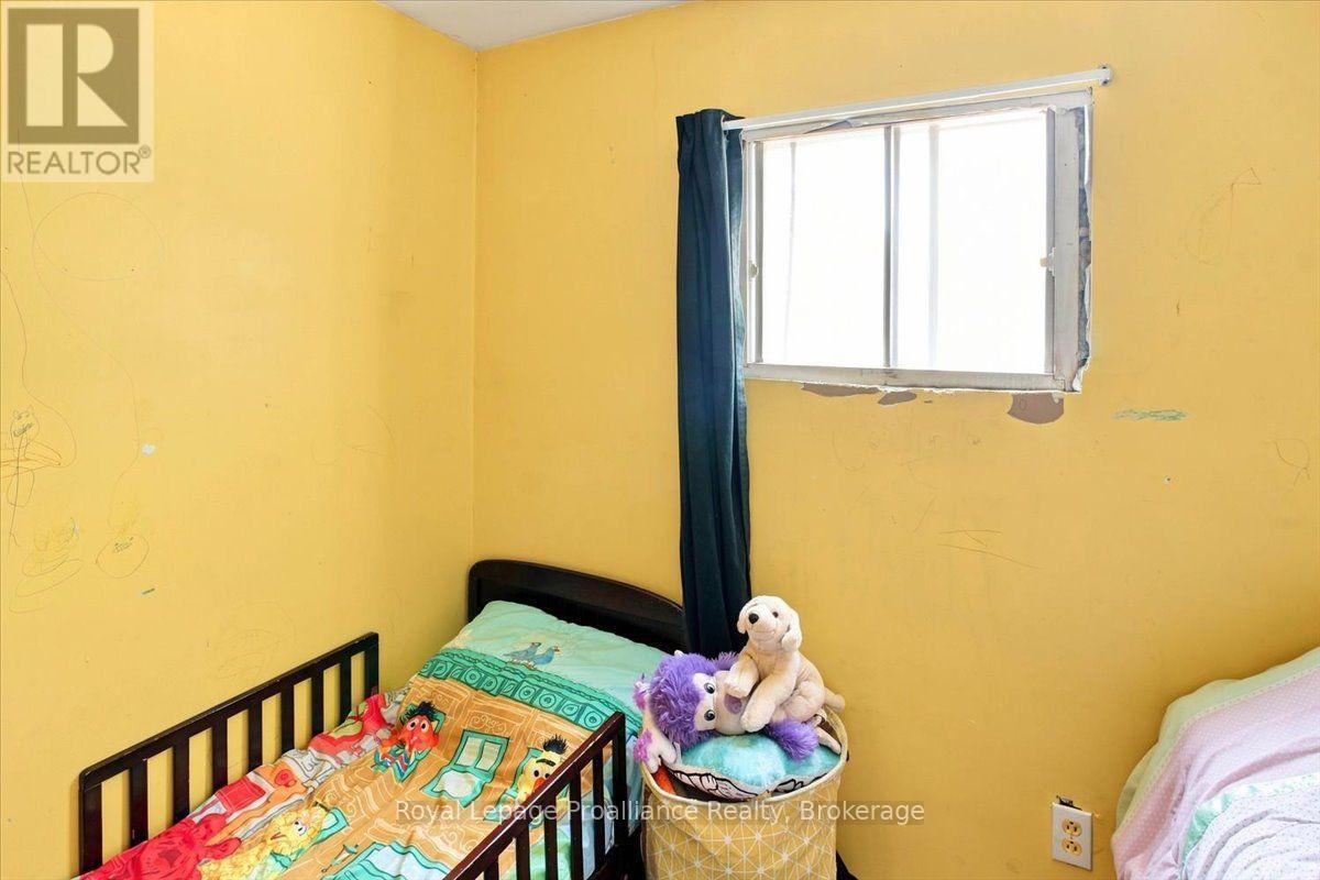 27 HARTIN ROAD - 25