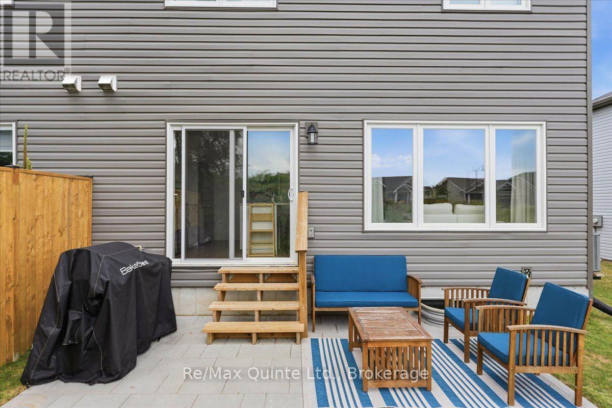 36 CAMPBELL CRESCENT - 27