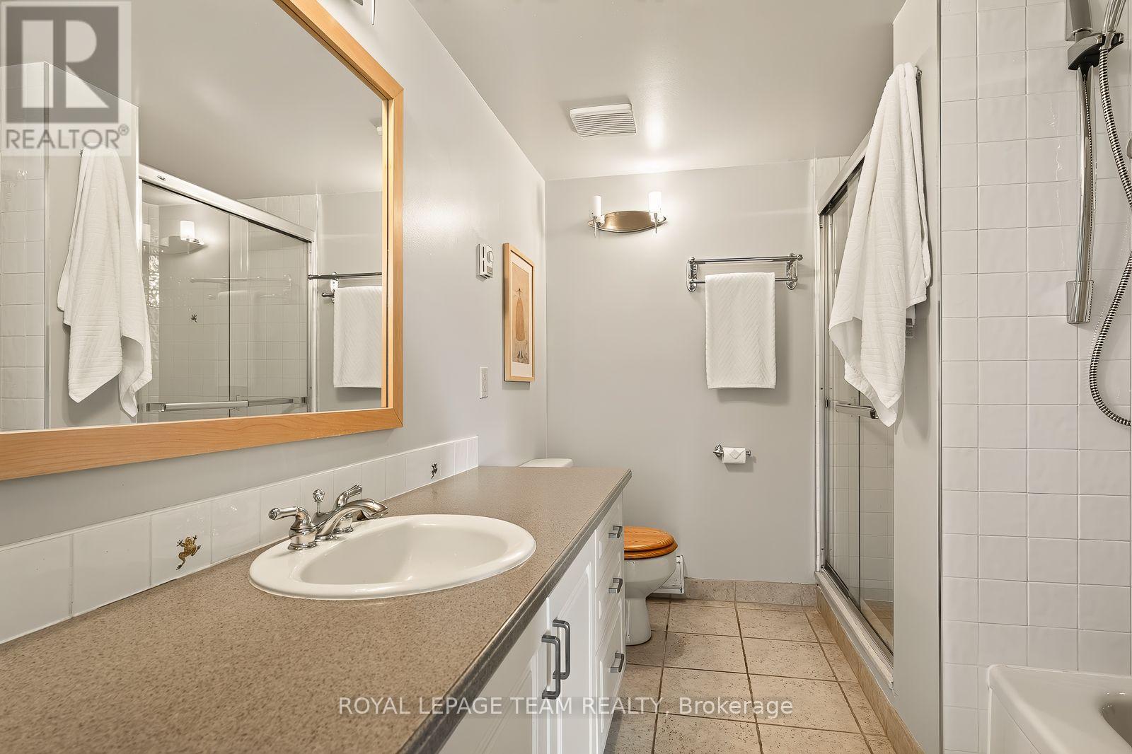 #7 130 RIDEAU TERRACE - 27