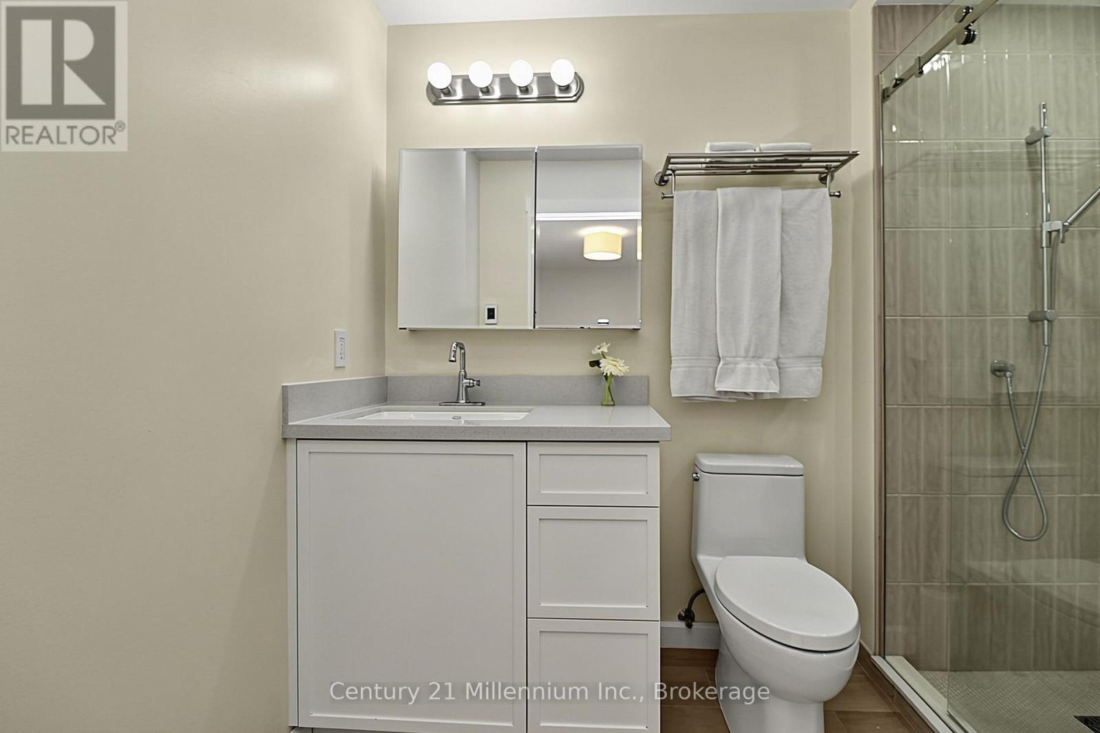 #28 127 FAIRWAY CRESCENT - 16