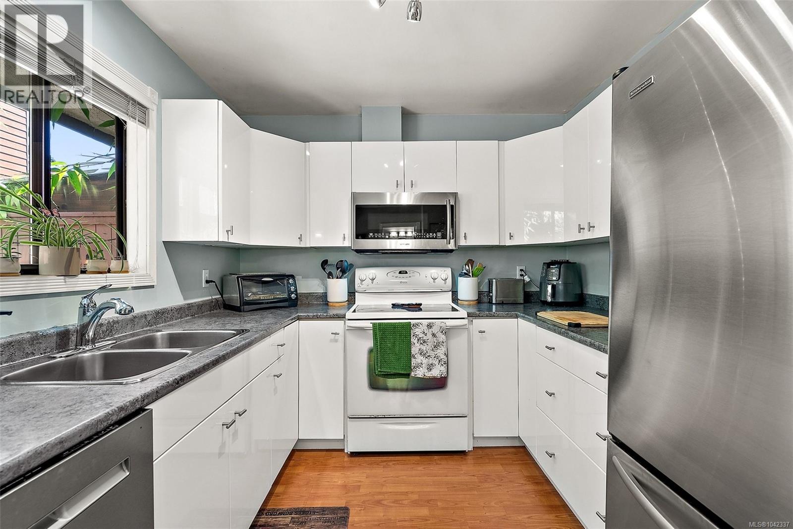 #113 2763 Jacklin Rd - 10