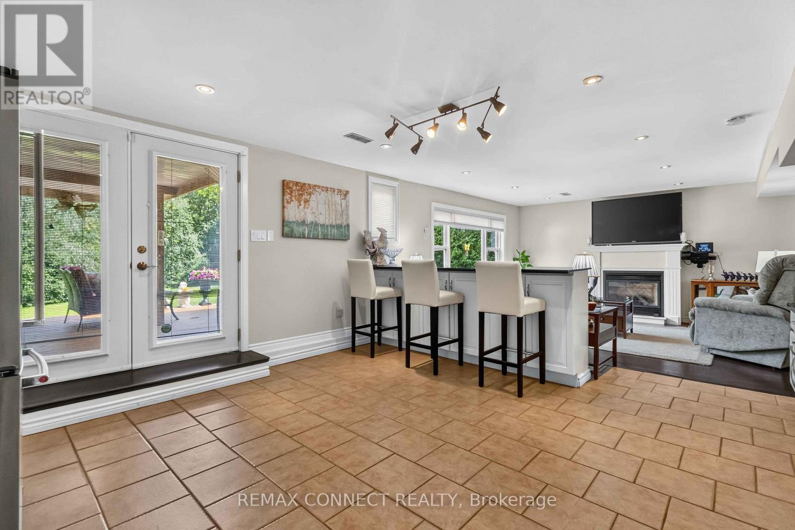 72 WARWICK AVENUE - 32
