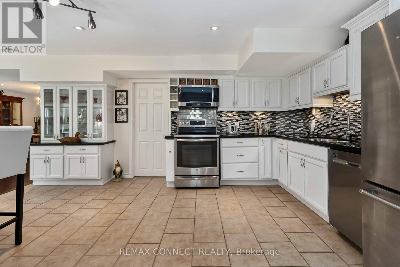 72 WARWICK AVENUE - 33