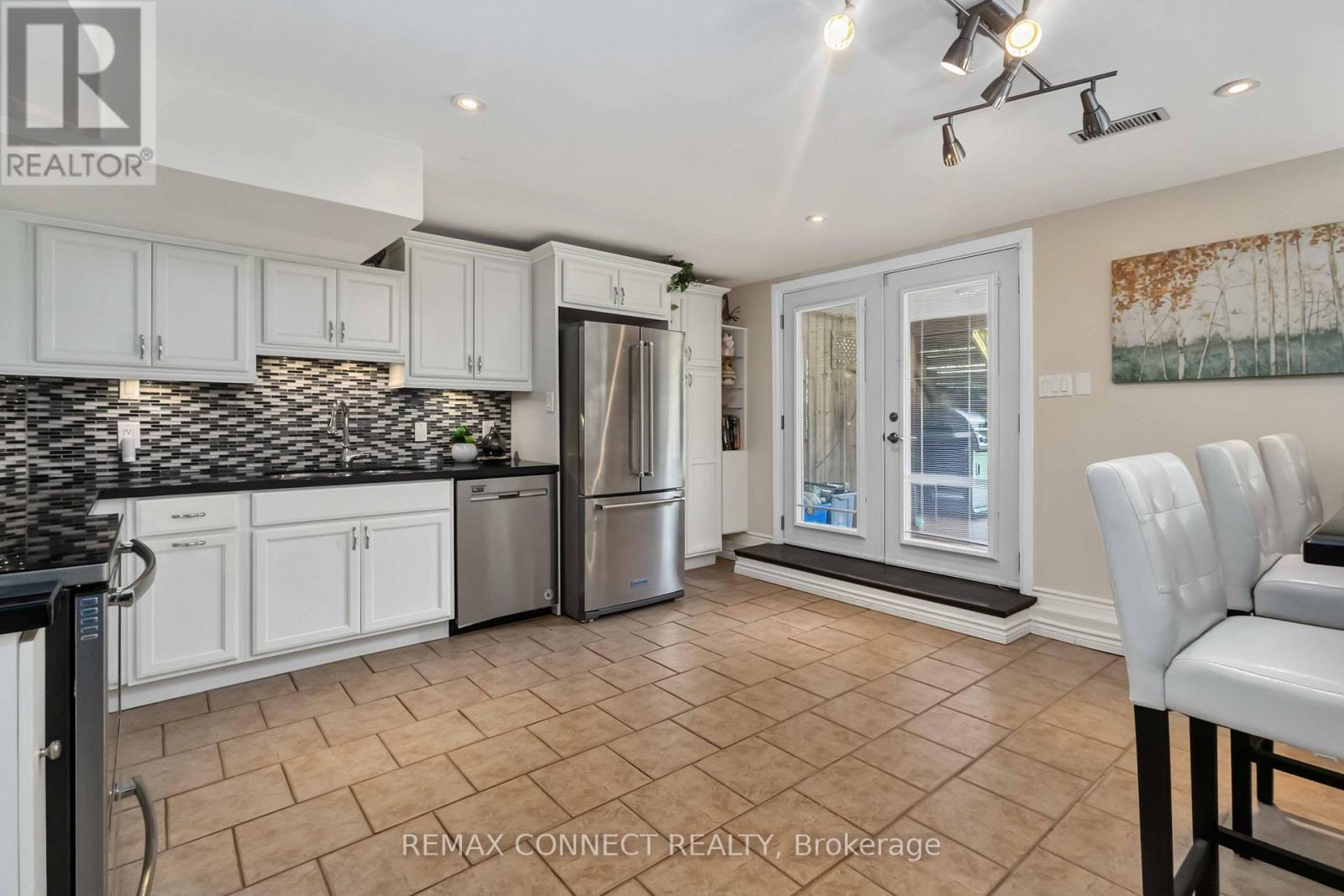 72 WARWICK AVENUE - 34