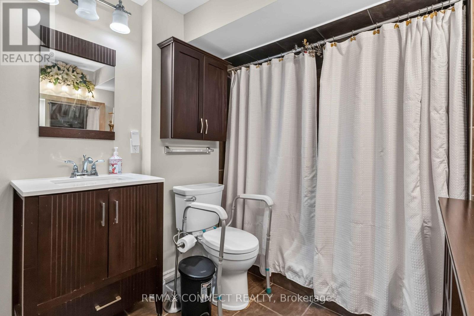 72 WARWICK AVENUE - 37