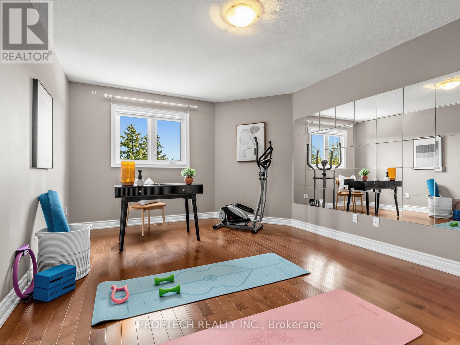 47 TOPHAM CRESCENT - 22