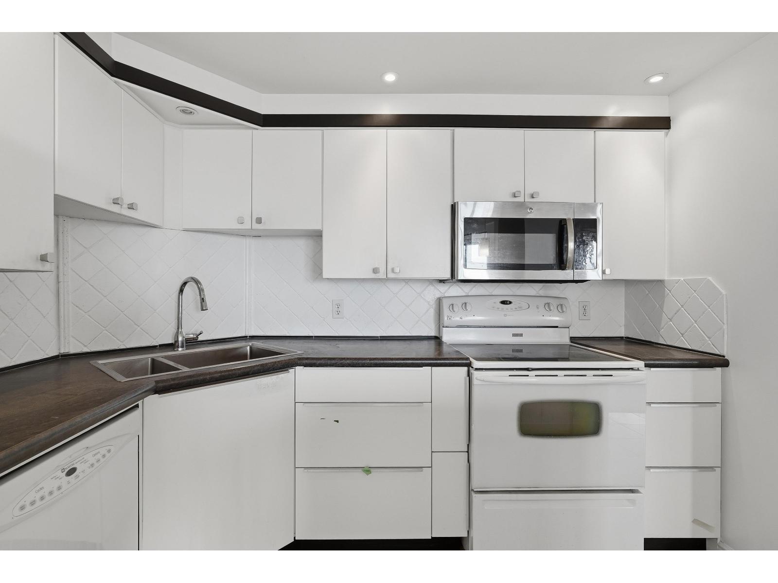303 1480 FOSTER STREET, White Rock