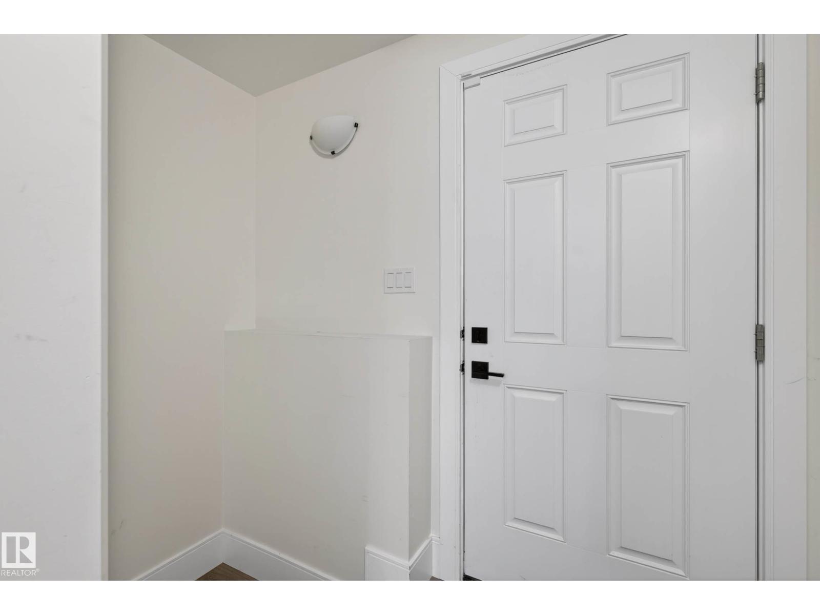 11743 83 Avenue NW - Photo 39