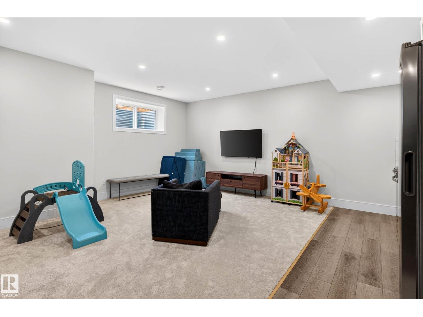 11743 83 AV NW - 43