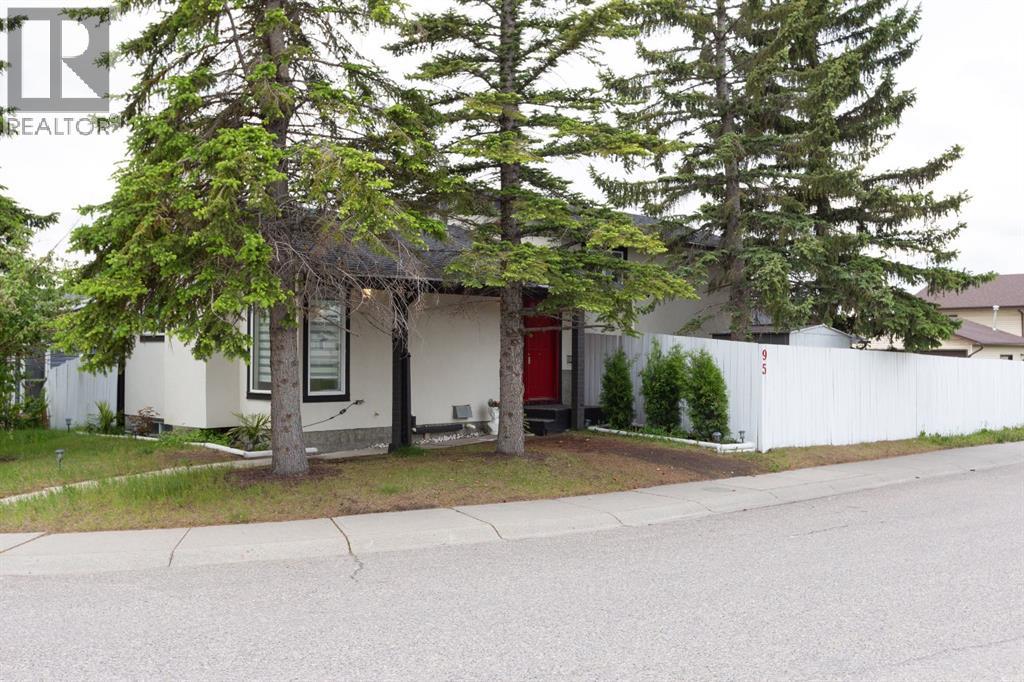 95 Castleridge Close NE - 1