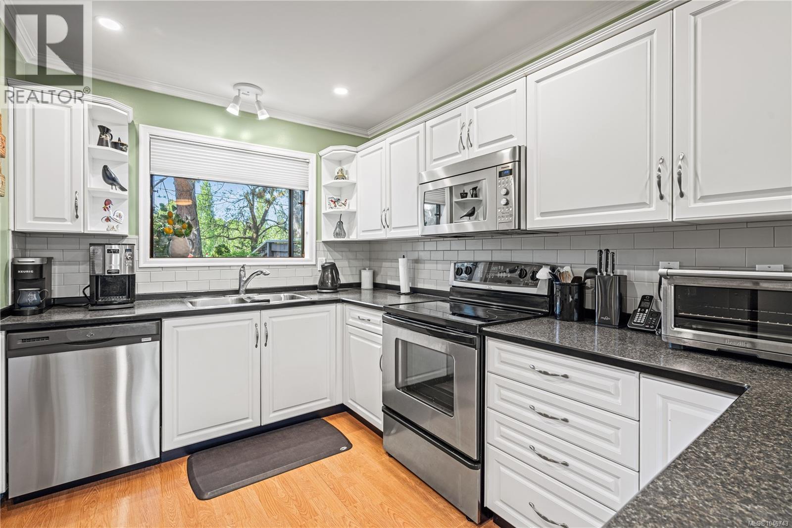 #18 1309 McKenzie Ave - 16