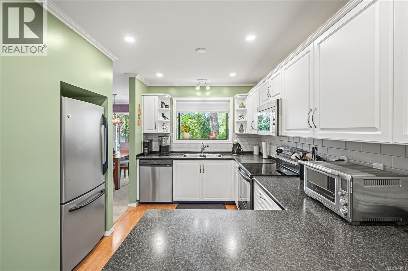 #18 1309 McKenzie Ave - 18