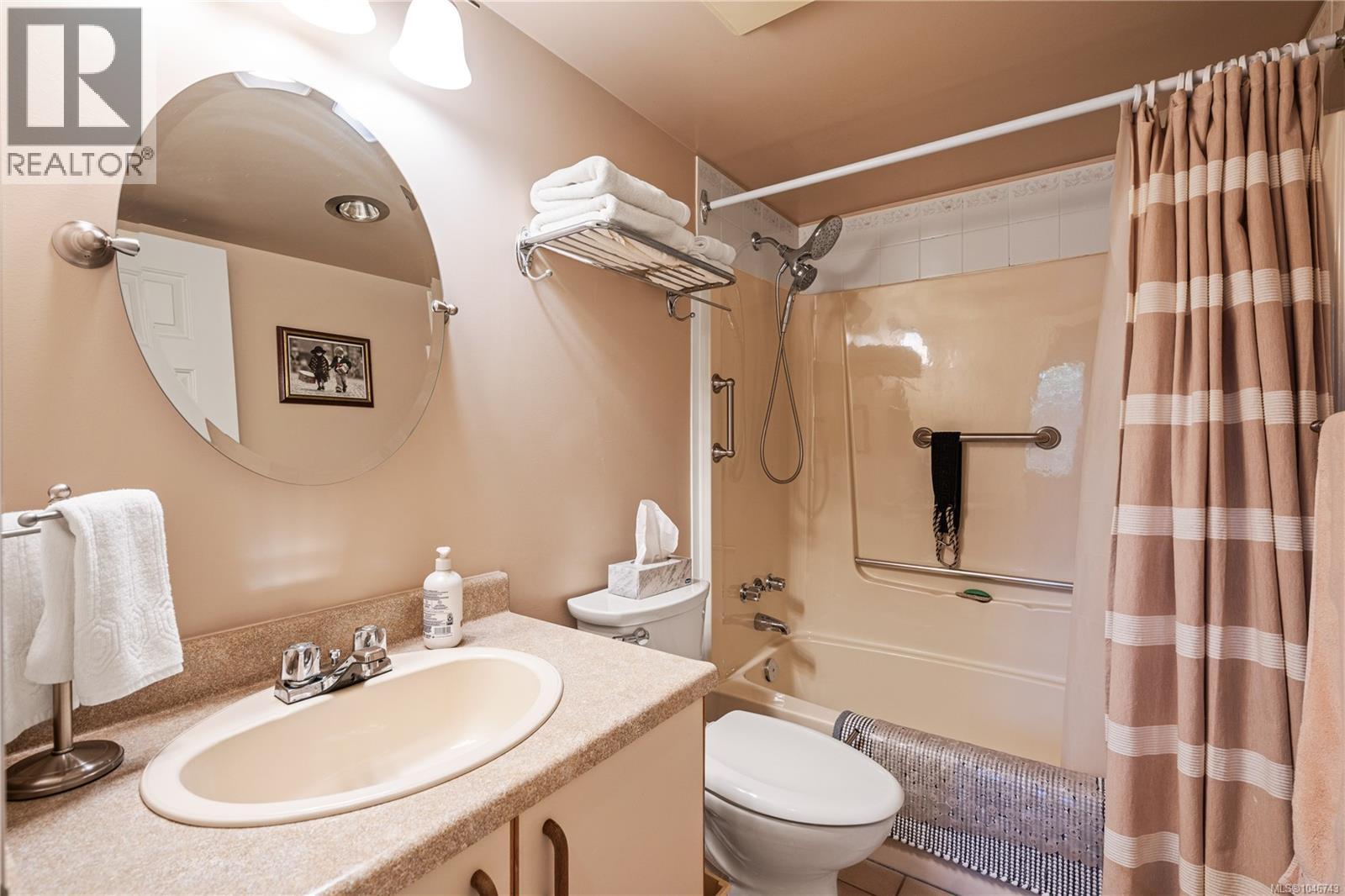 #18 1309 McKenzie Ave - 32