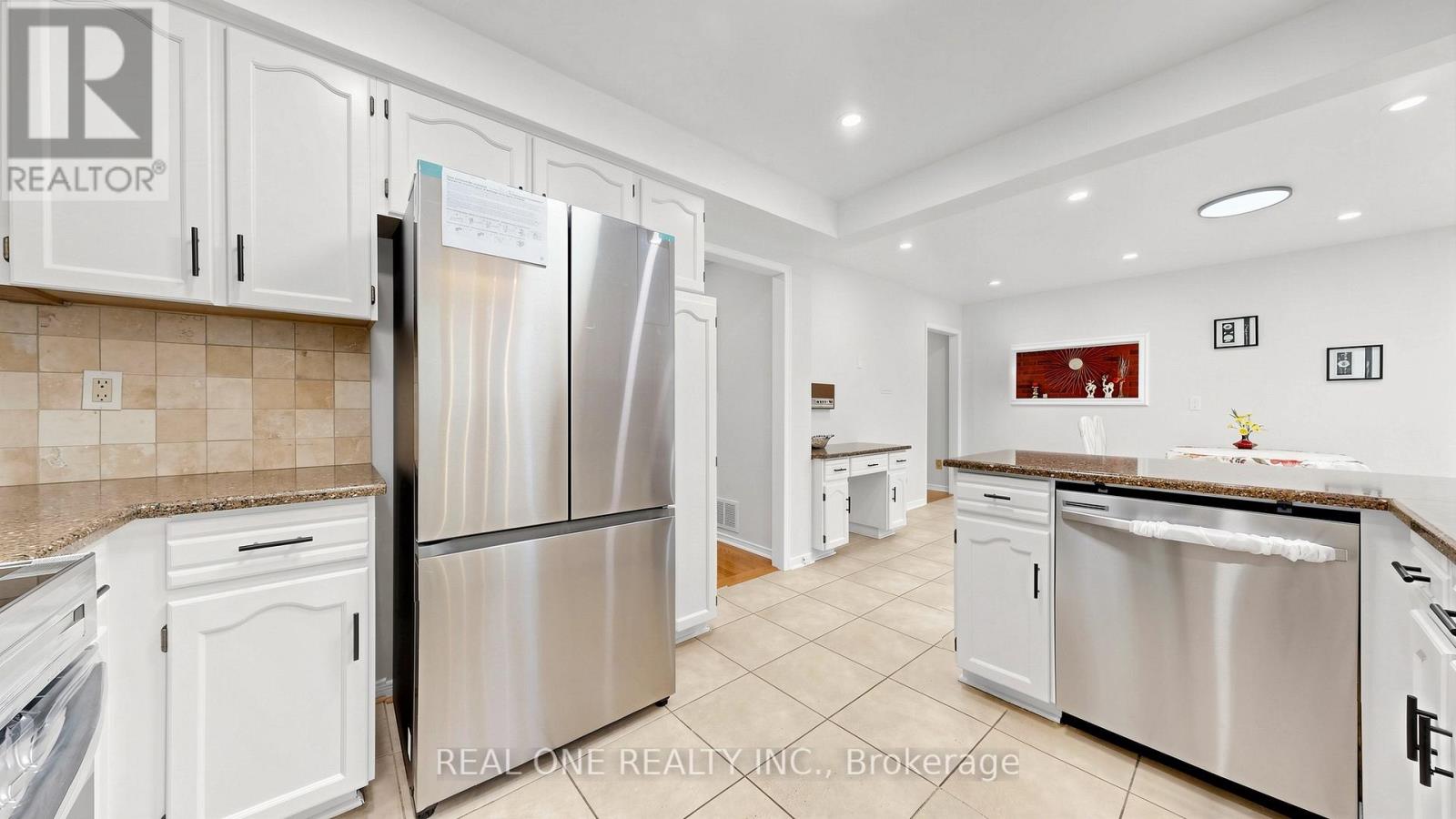 2027 ROY IVOR CRESCENT - 15