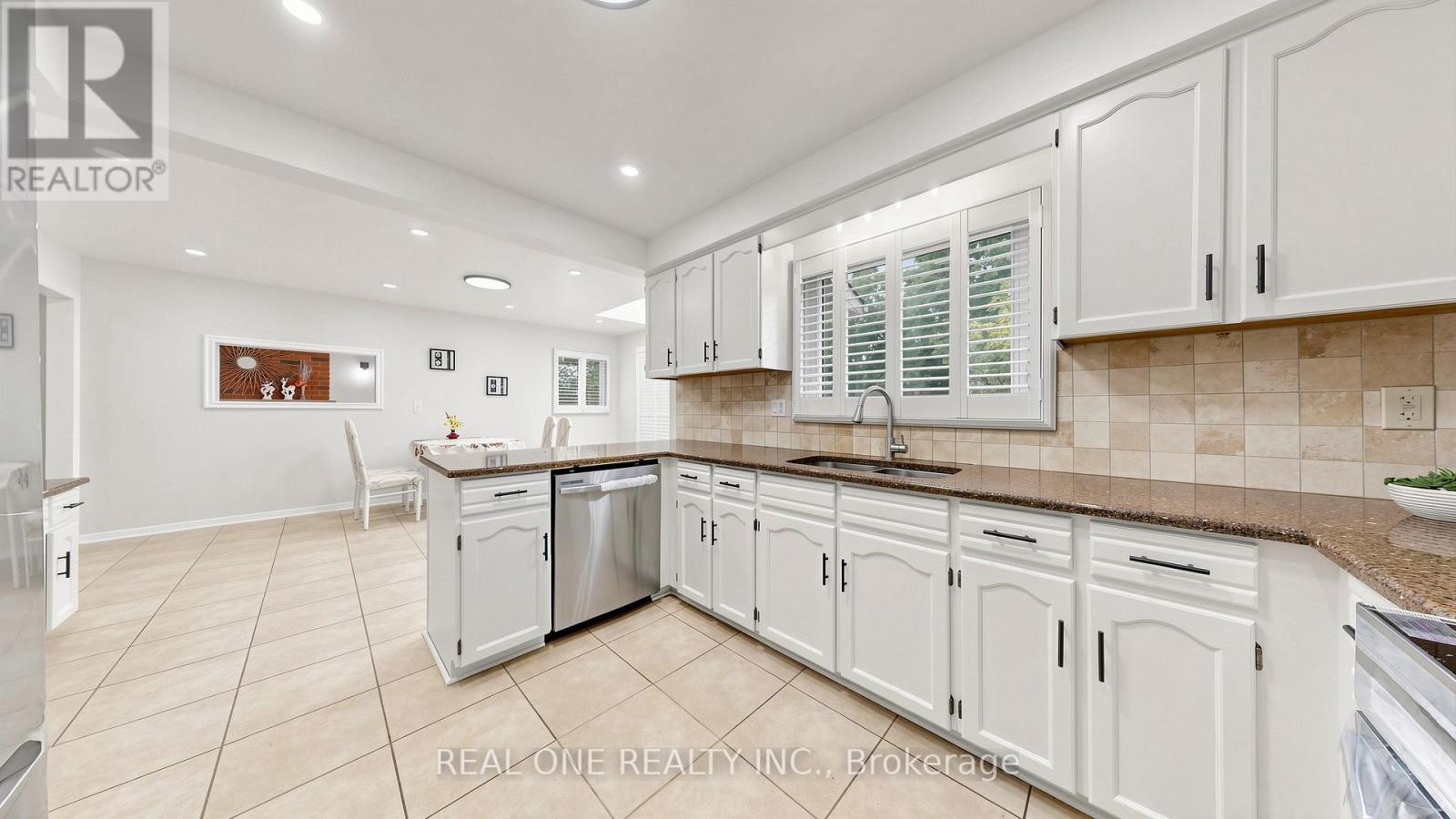 2027 ROY IVOR CRESCENT - 17