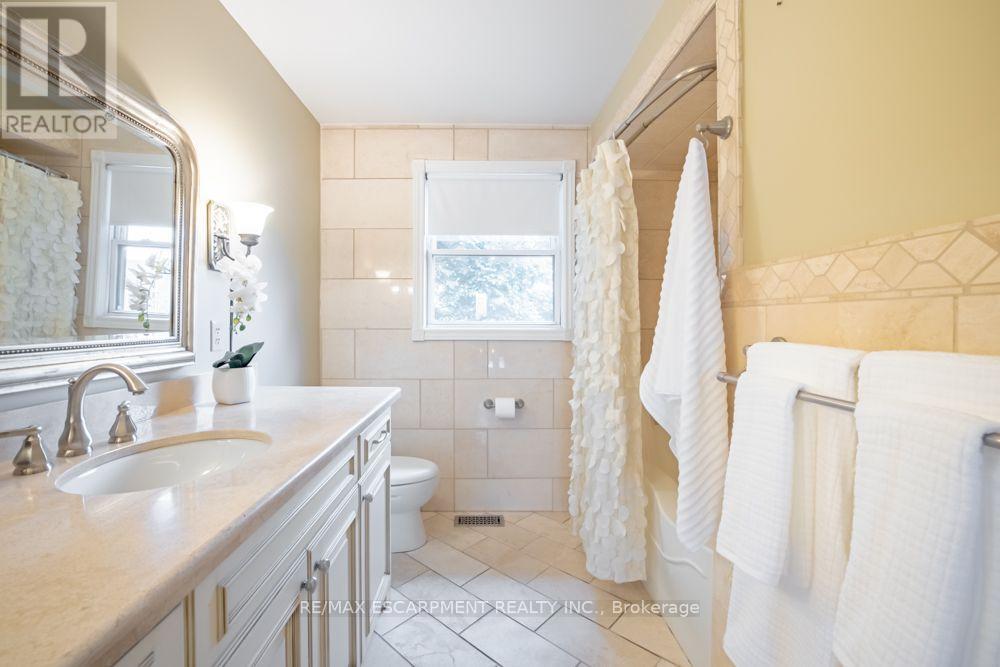 49 BRANTHAVEN DRIVE - 26