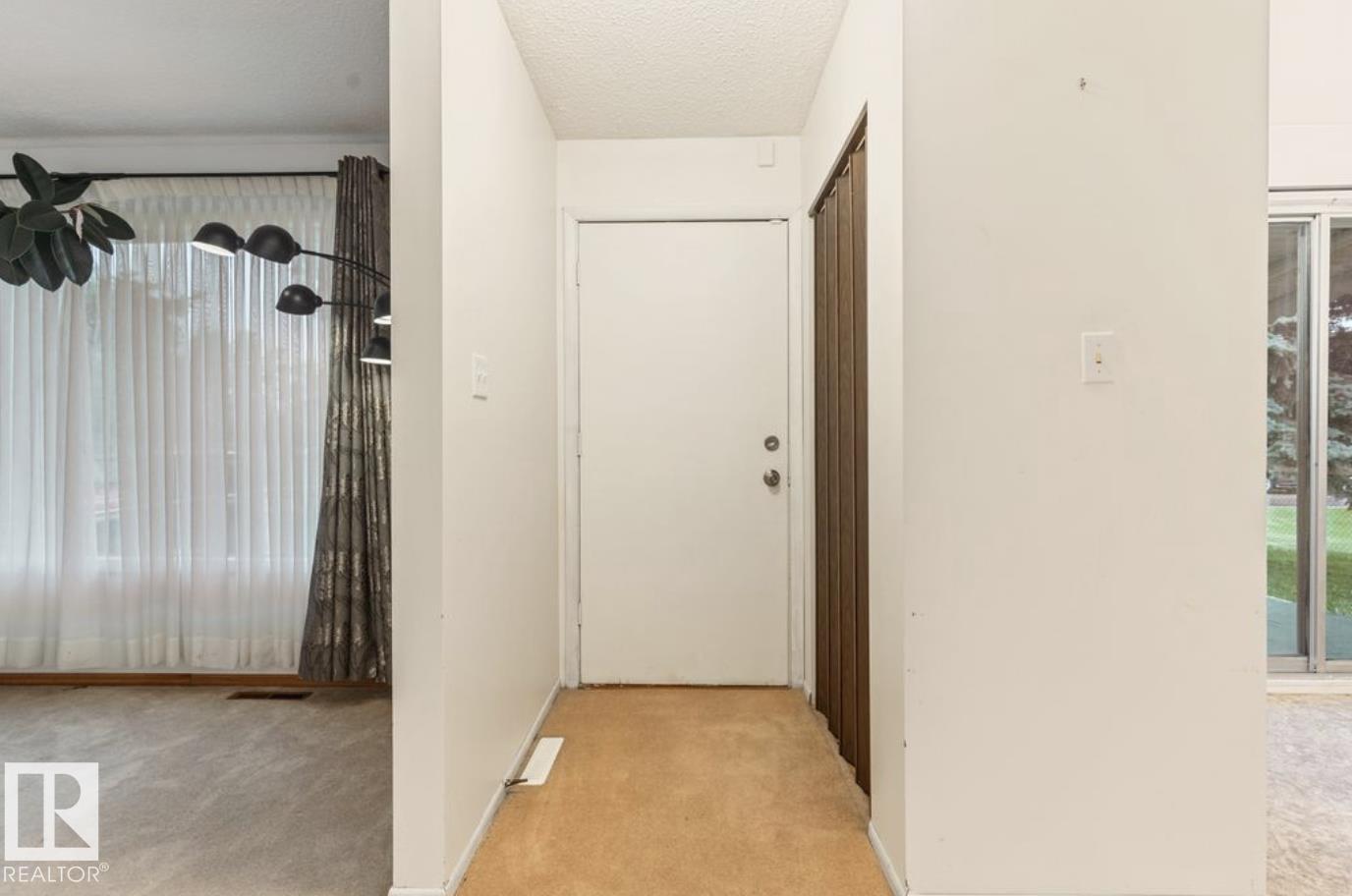 4924 56 ST - 10