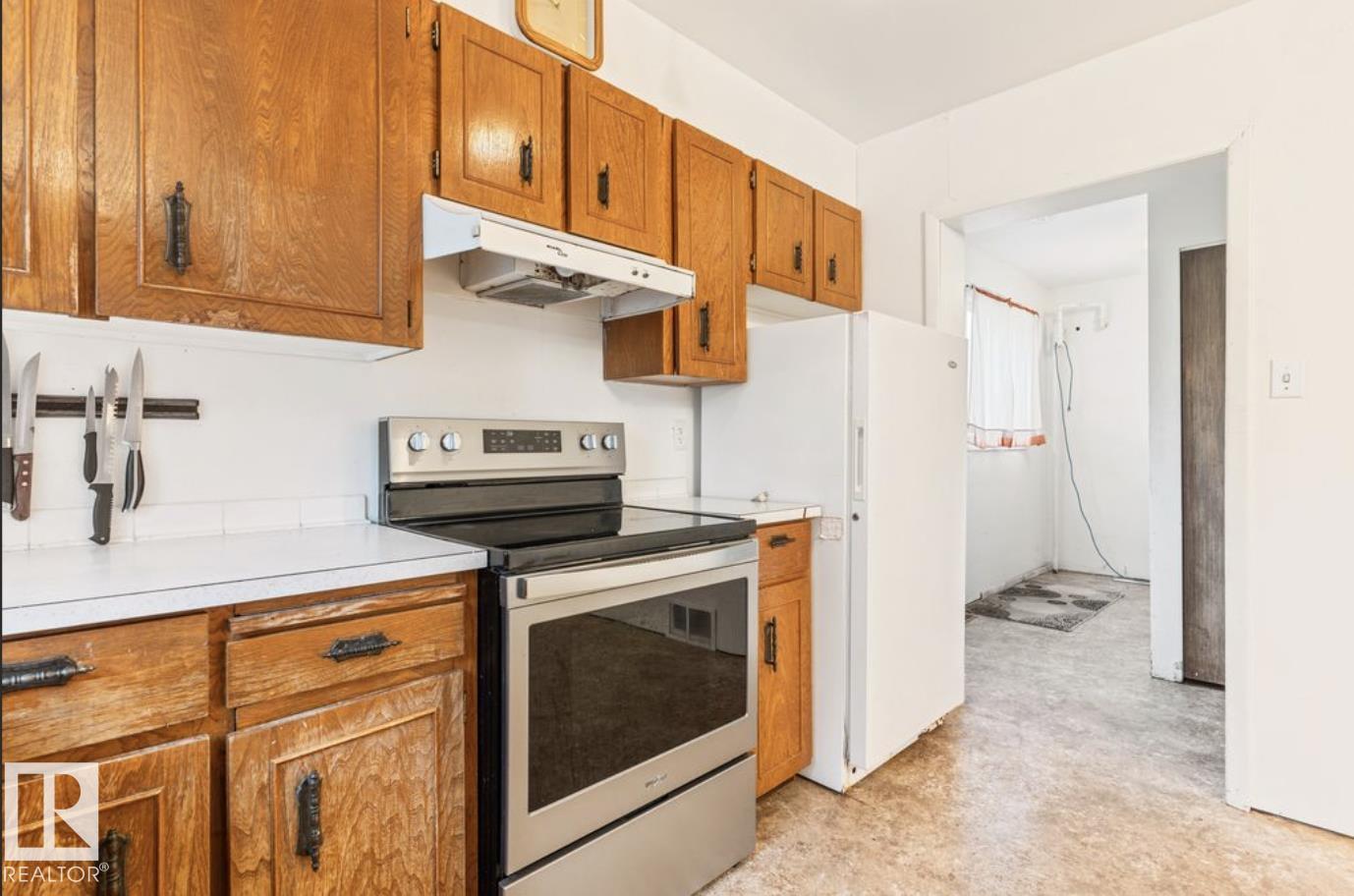 4924 56 ST - 22