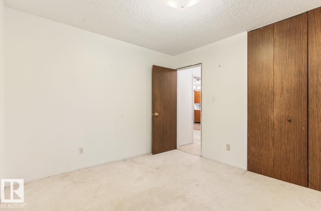 4924 56 ST - 27