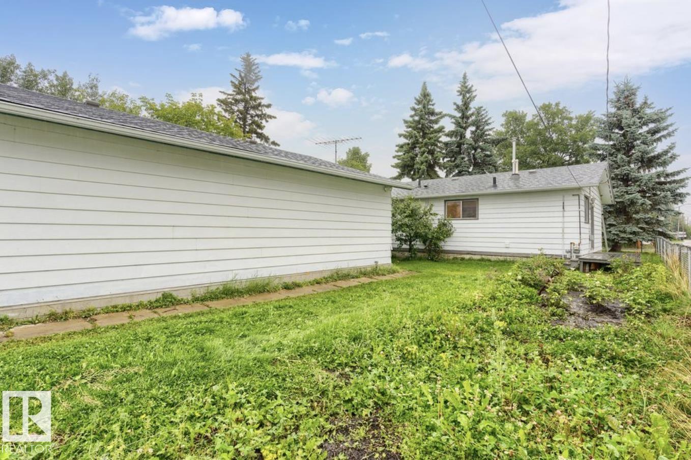 4924 56 ST - 38