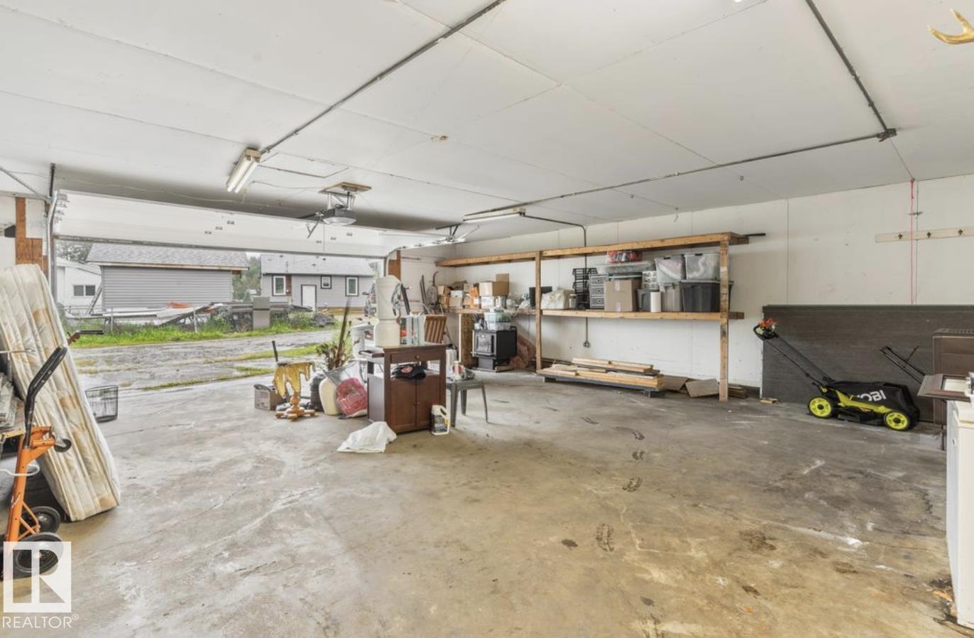4924 56 ST - 46