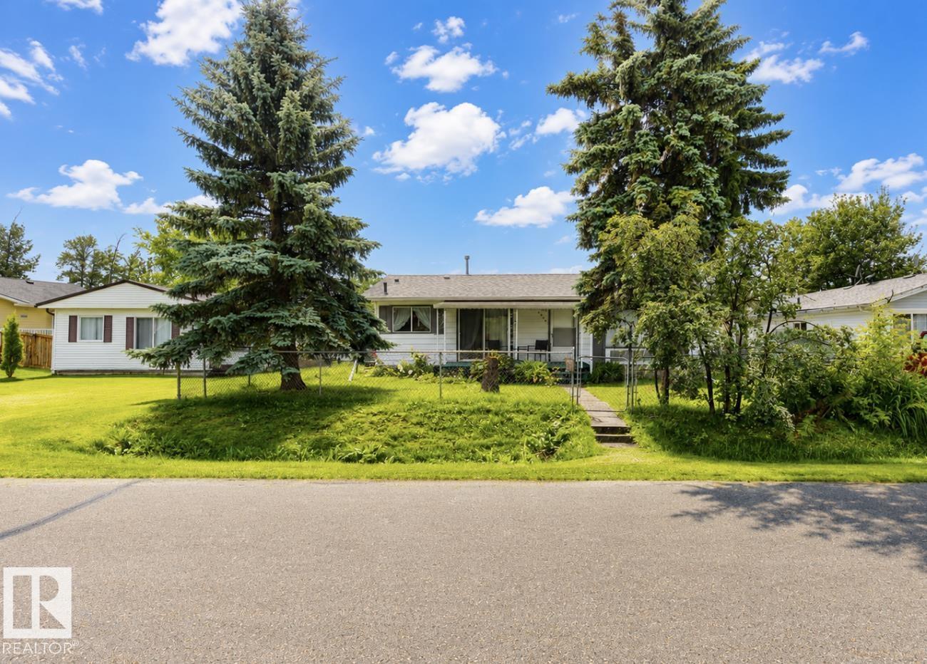 4924 56 ST - 47