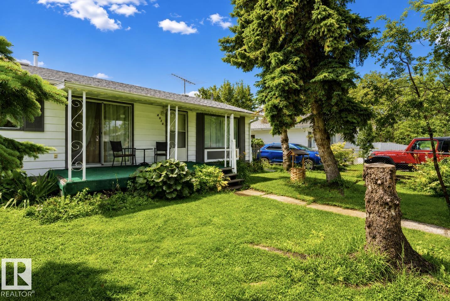4924 56 ST - 5