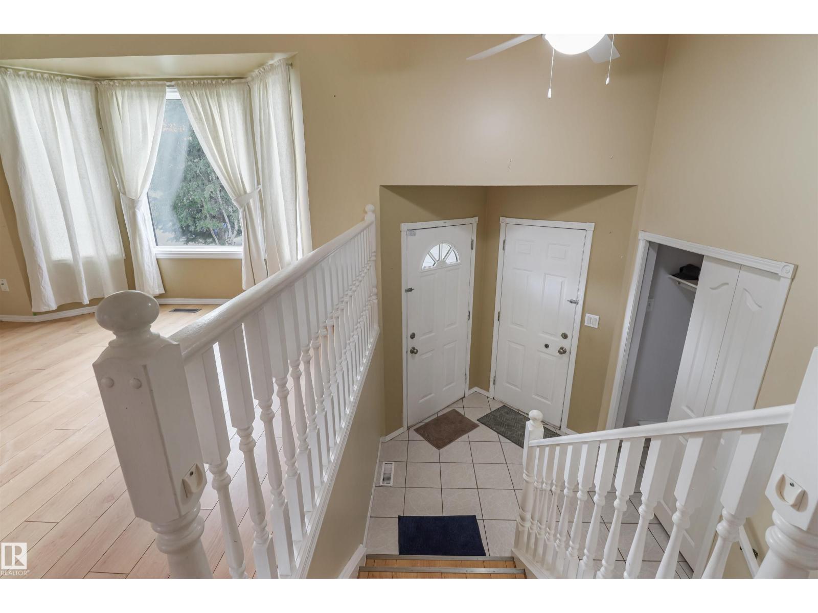 1055 JONES Crescent NW - Photo 11