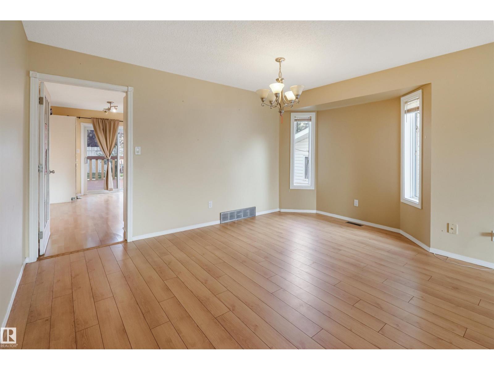 1055 JONES Crescent NW - Photo 9