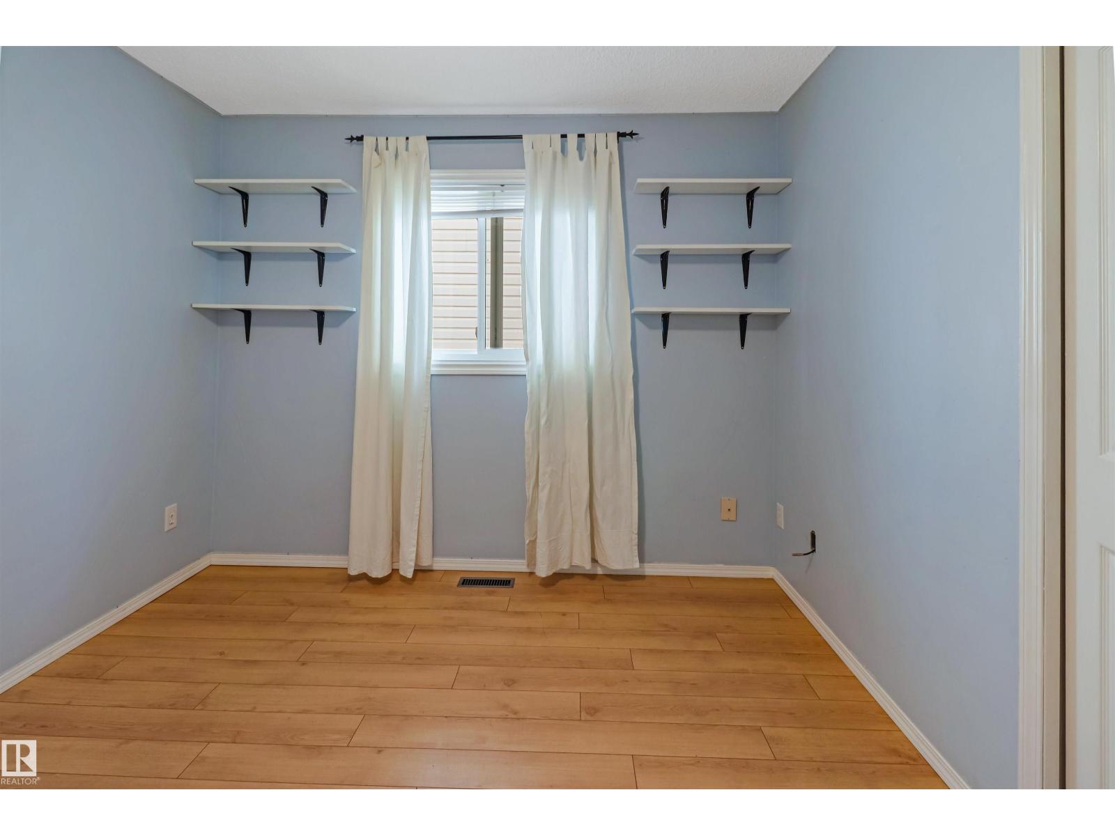1055 JONES Crescent NW - Photo 18
