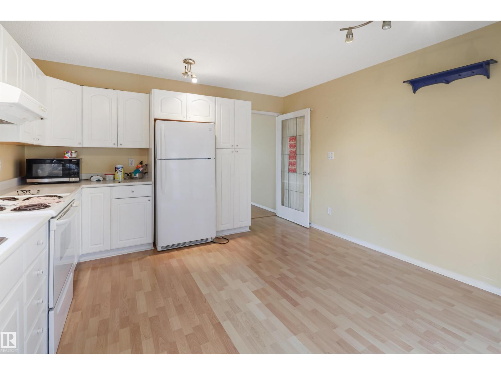 1055 JONES Crescent NW - Photo 32