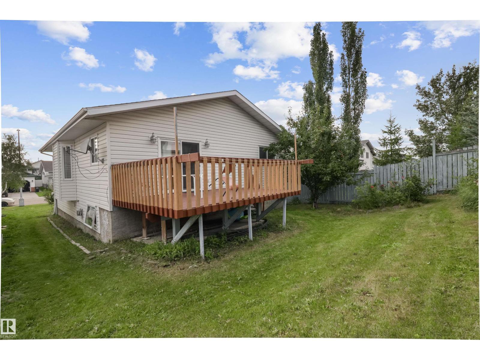 1055 JONES Crescent NW - Photo 40