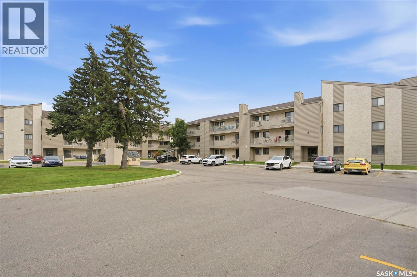 #308 203 Tait PLACE - 3