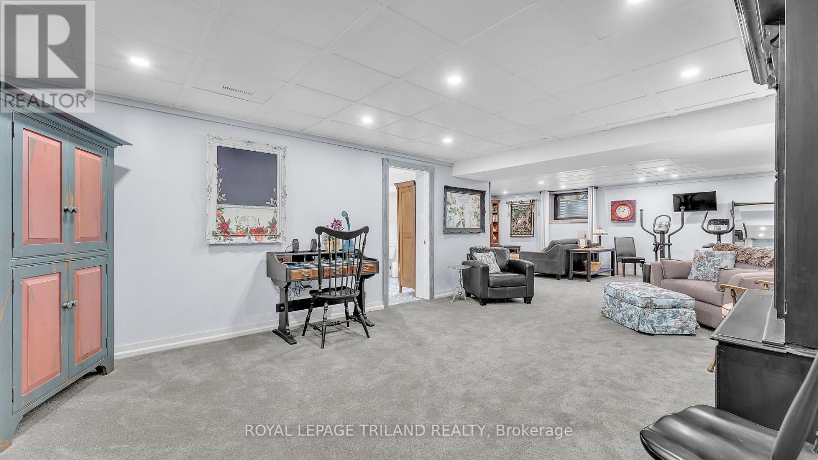 2400 RED THORNE AVENUE - 26