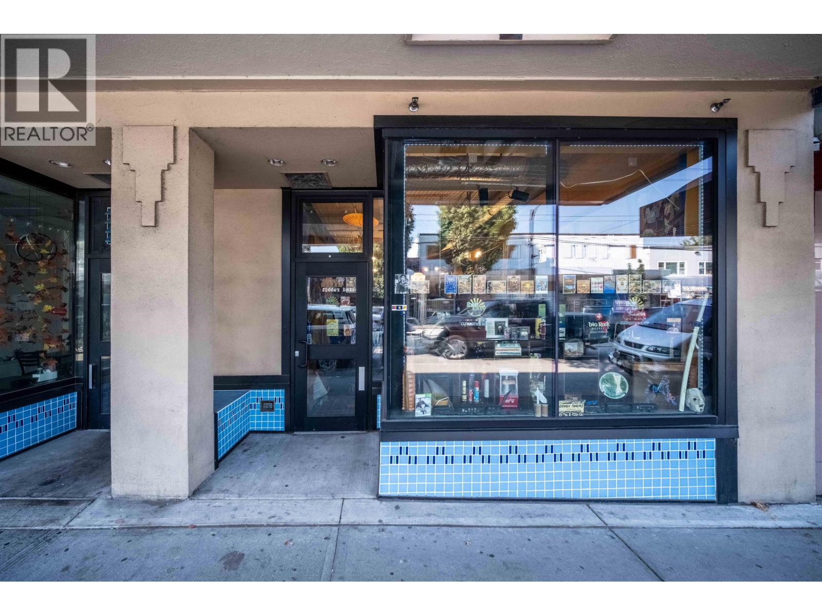 2522 E HASTINGS STREET
