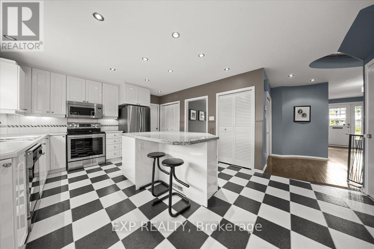 6 Bed, 4 Bath House for Sale in Ottawa – 899 DRESDEN CRESCENT, Ottawa – MLS# X13667868 - Image 15