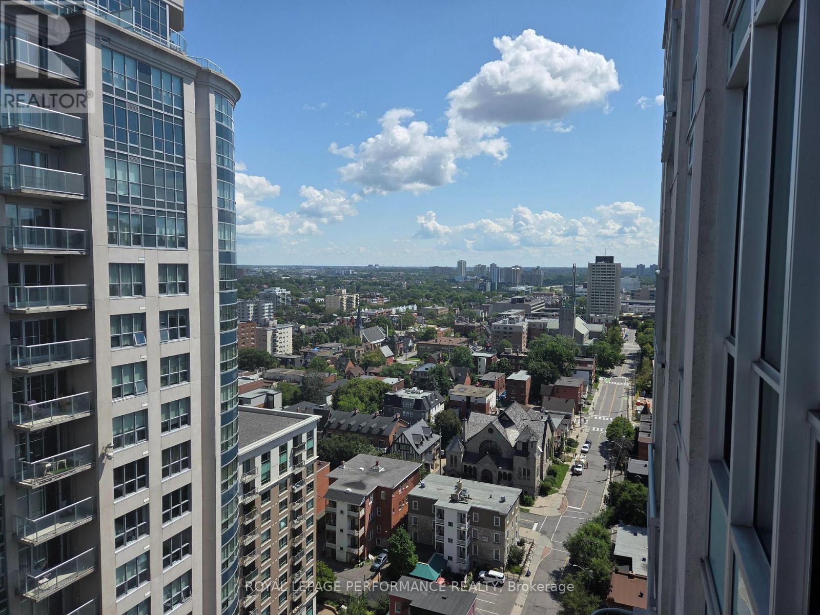 2205 - 234 Rideau Street