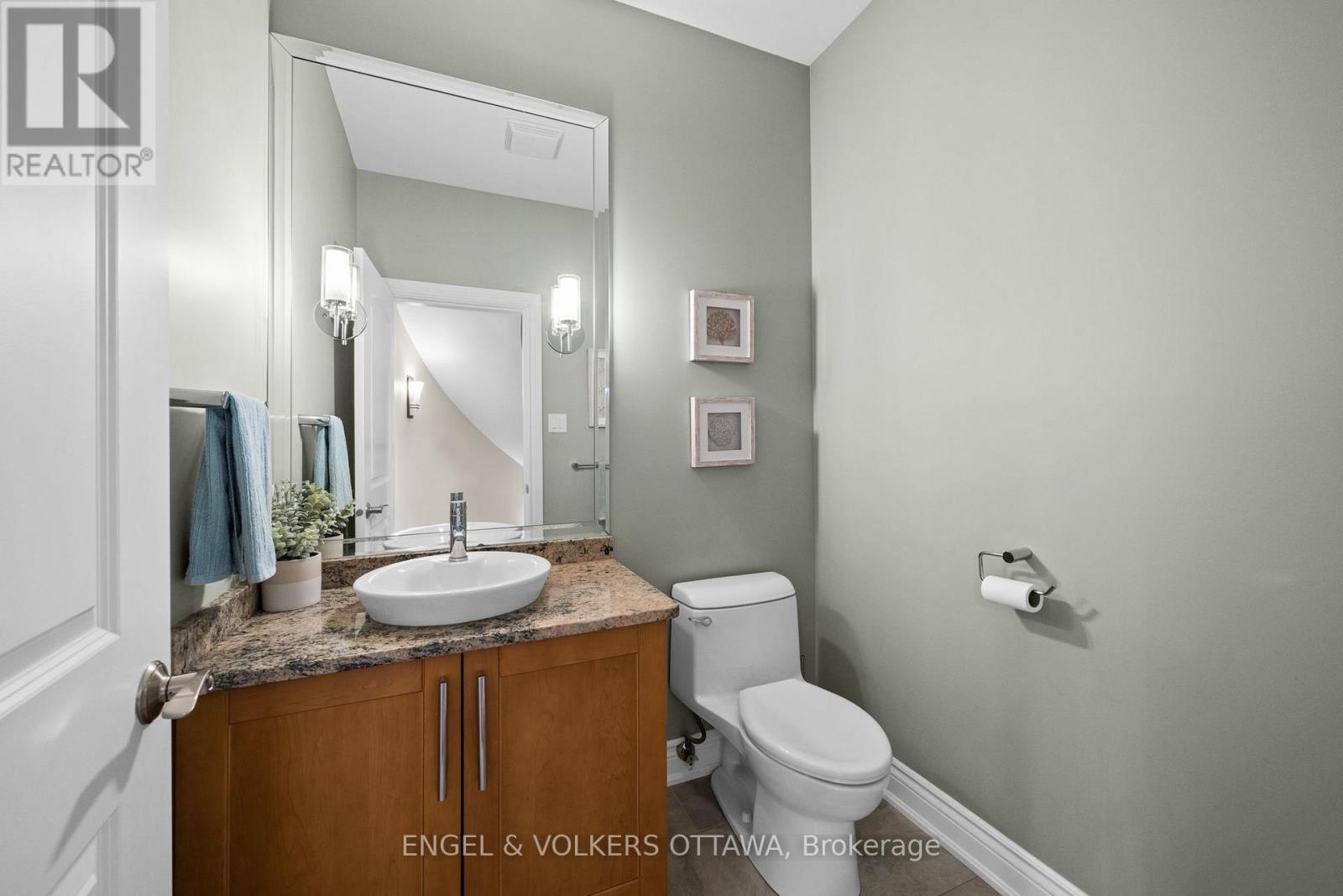 5 Bed, 5 Bath House for Sale in Ottawa – 6842 SOUTH VILLAGE DRIVE, Ottawa – MLS# X13667876 - Image 11