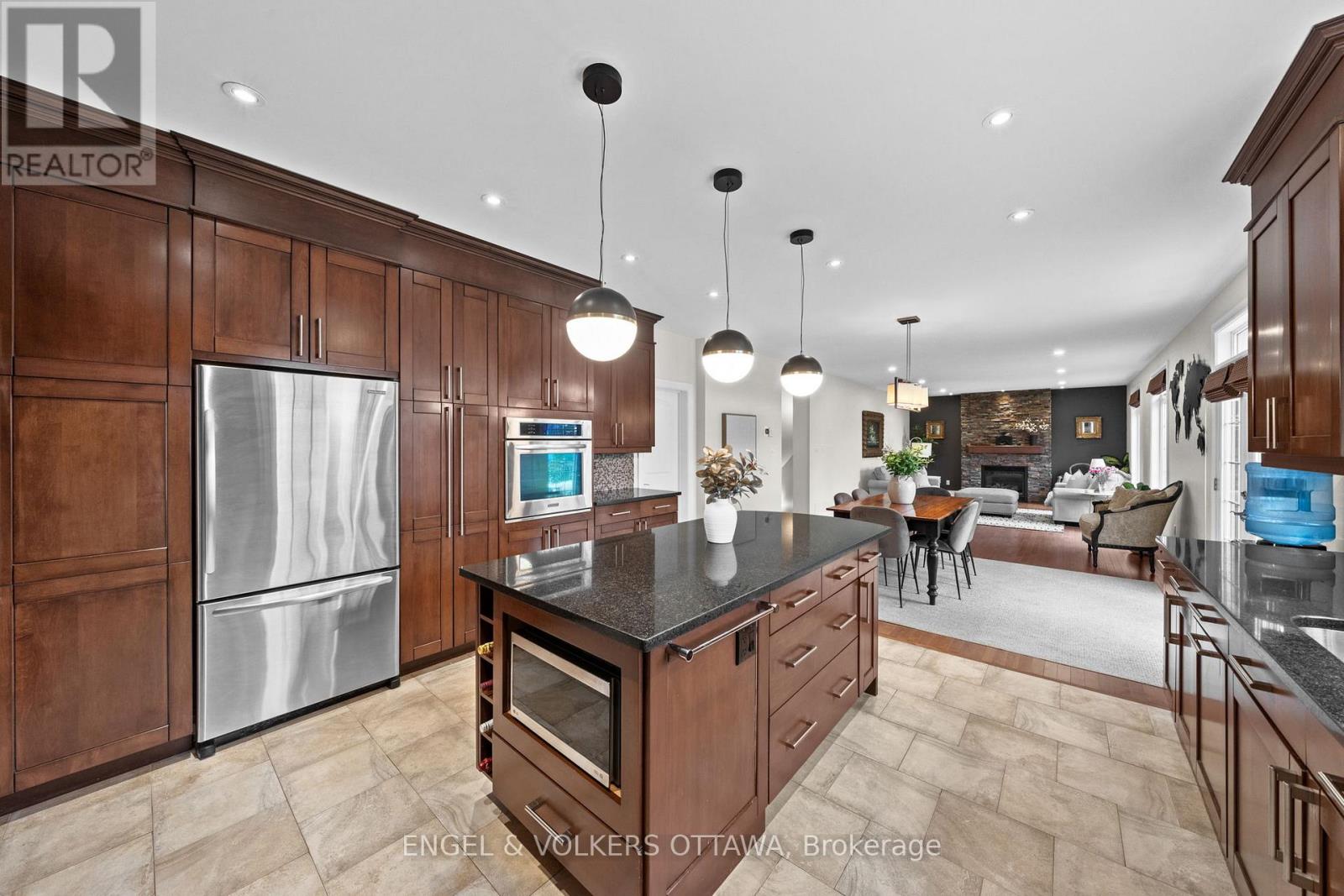5 Bed, 5 Bath House for Sale in Ottawa – 6842 SOUTH VILLAGE DRIVE, Ottawa – MLS# X13667876 - Image 17