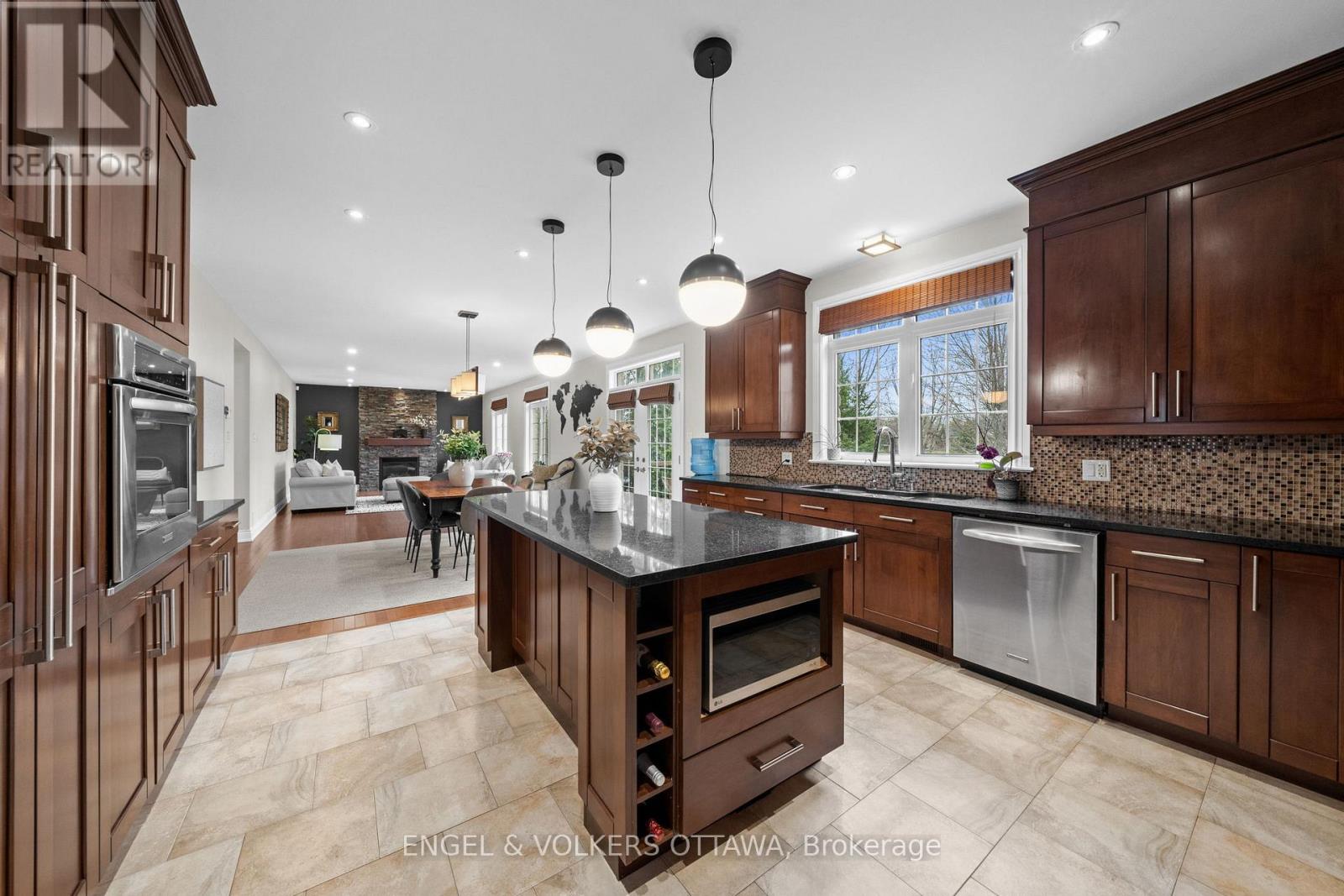 5 Bed, 5 Bath House for Sale in Ottawa – 6842 SOUTH VILLAGE DRIVE, Ottawa – MLS# X13667876 - Image 18