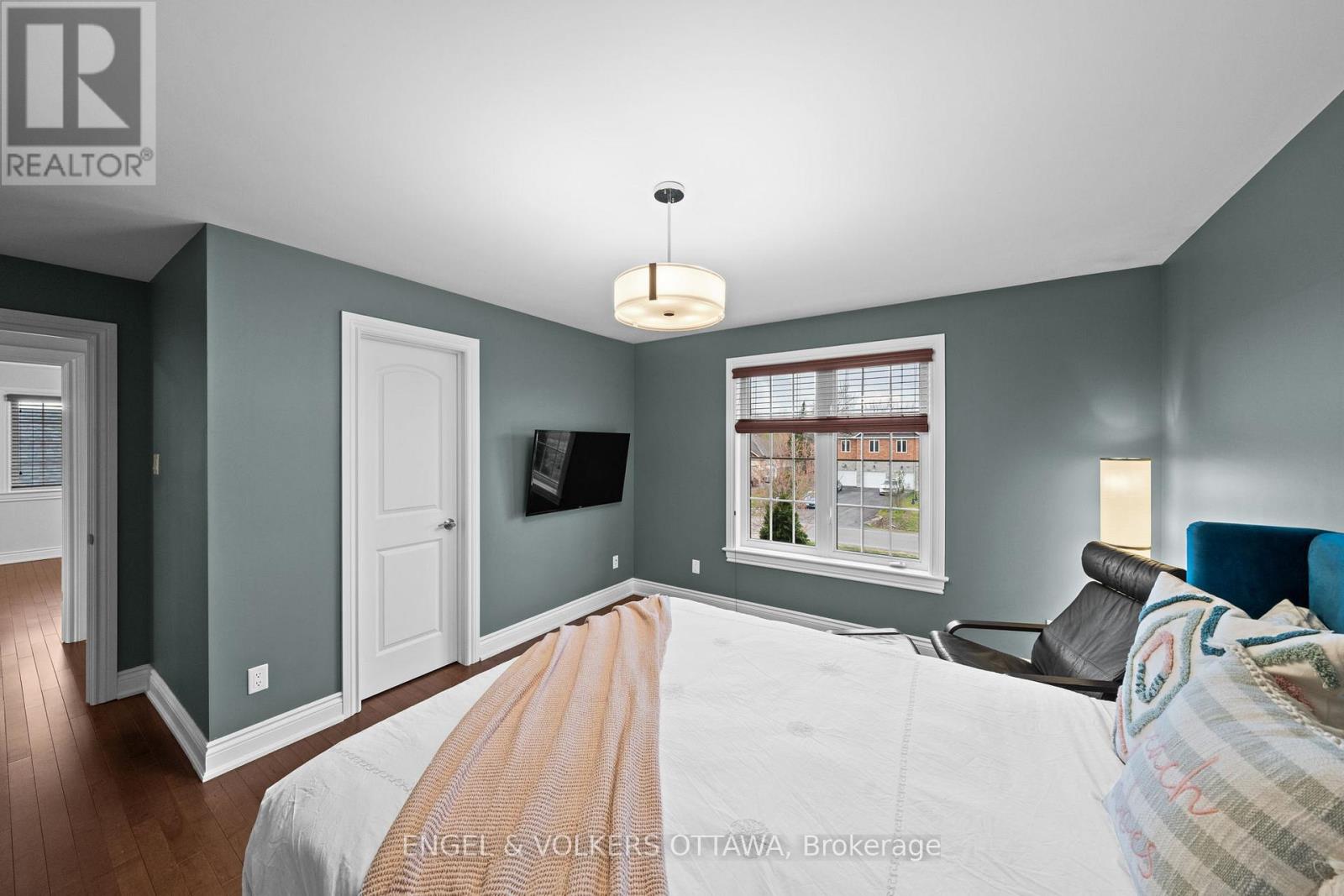 5 Bed, 5 Bath House for Sale in Ottawa – 6842 SOUTH VILLAGE DRIVE, Ottawa – MLS# X13667876 - Image 33